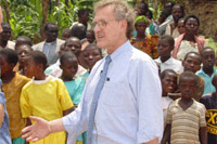 Stephen Lewis - photo: dignitasinternational.org